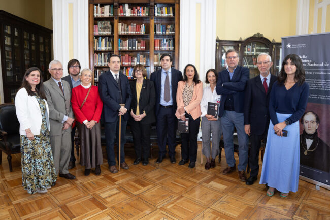 Académicos y público reunidos en la Biblioteca del Congreso Nacional durante el lanzamiento del libro Andrés Bello. Su palabra política, Santiago de Chile 2025